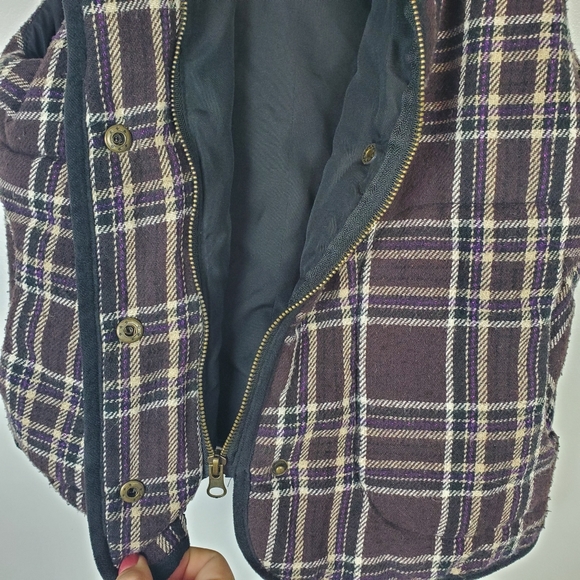 Wet Seal sleeveless vest with detachable fur hood - Picture 5 of 7